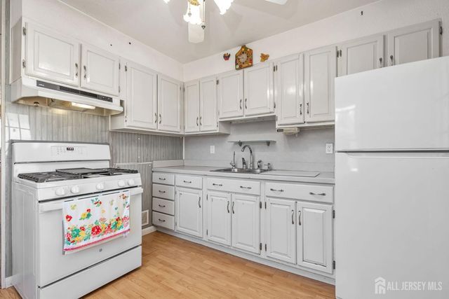 206 Plainfield Avenue, Edison, NJ 08817