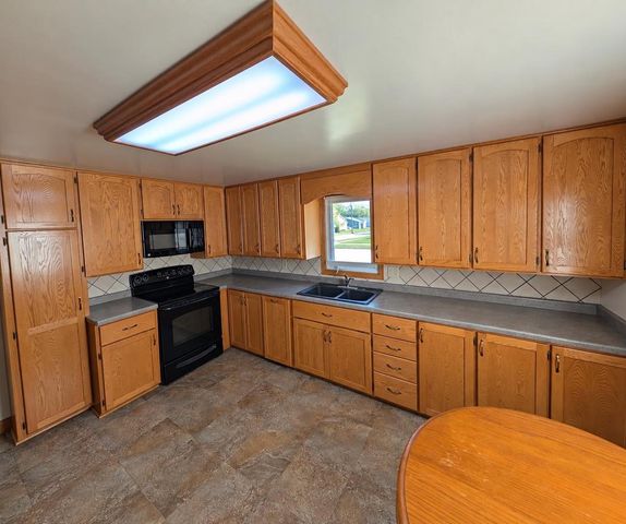 157 N LARK STREET, Oshkosh, WI 54902
