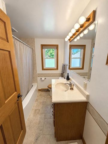 157 N LARK STREET, Oshkosh, WI 54902