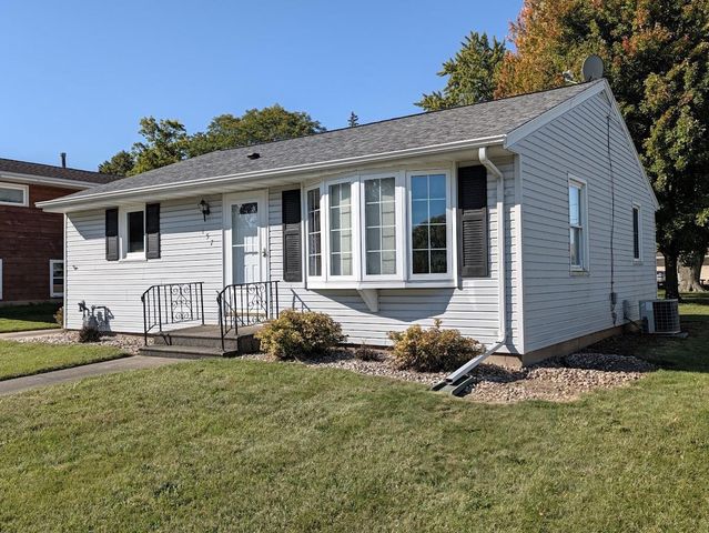 157 N LARK STREET, Oshkosh, WI 54902