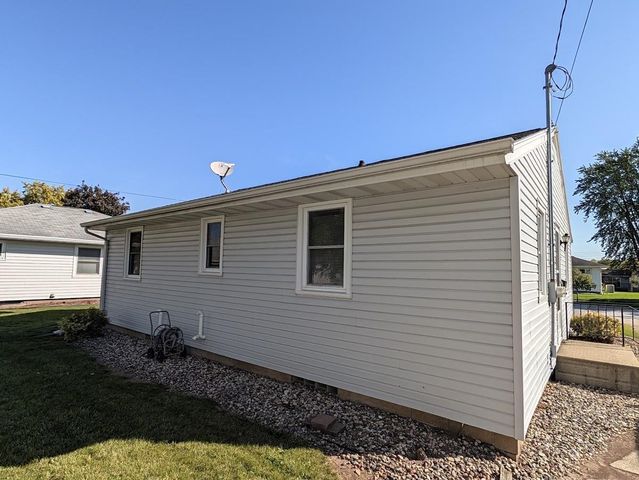 157 N LARK STREET, Oshkosh, WI 54902