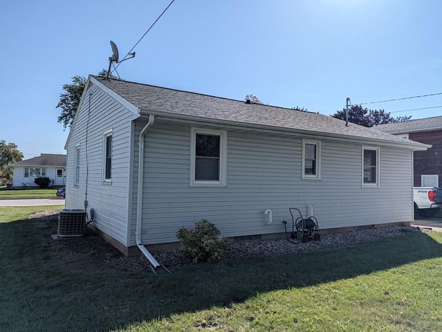 157 N LARK STREET, Oshkosh, WI 54902