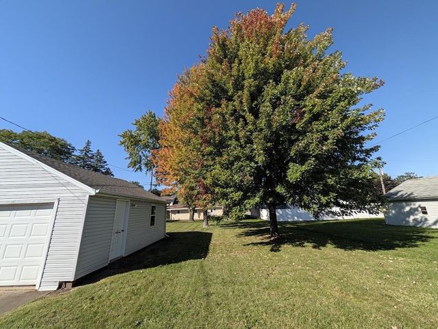 157 N LARK STREET, Oshkosh, WI 54902