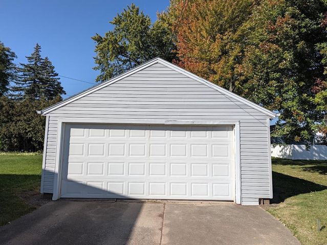 157 N LARK STREET, Oshkosh, WI 54902