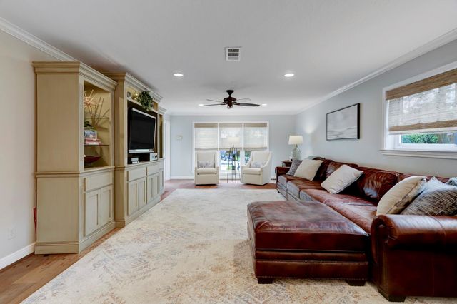 1618 Hillendahl Boulevard, Houston, TX 77055