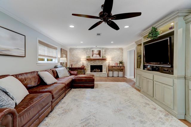 1618 Hillendahl Boulevard, Houston, TX 77055