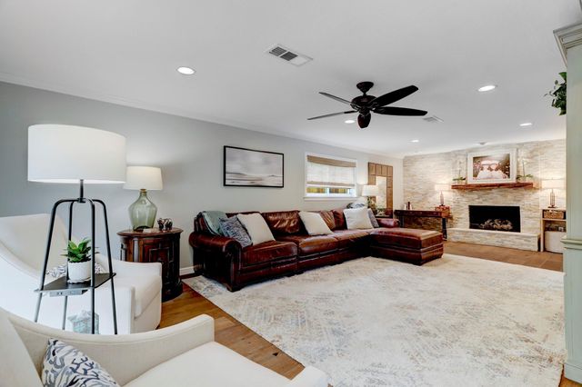 1618 Hillendahl Boulevard, Houston, TX 77055