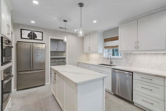 1618 Hillendahl Boulevard, Houston, TX 77055