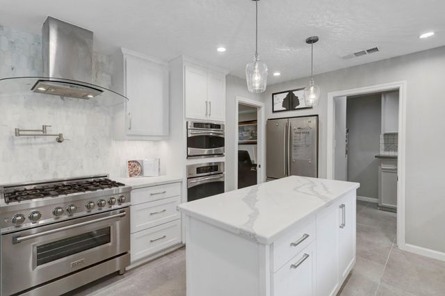 1618 Hillendahl Boulevard, Houston, TX 77055