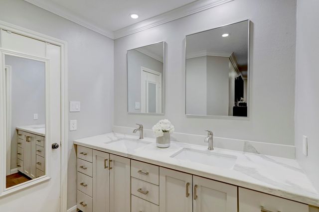 1618 Hillendahl Boulevard, Houston, TX 77055