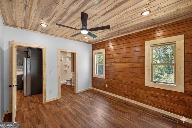 196 N Jakes Landing Way, Ellijay, GA 30540