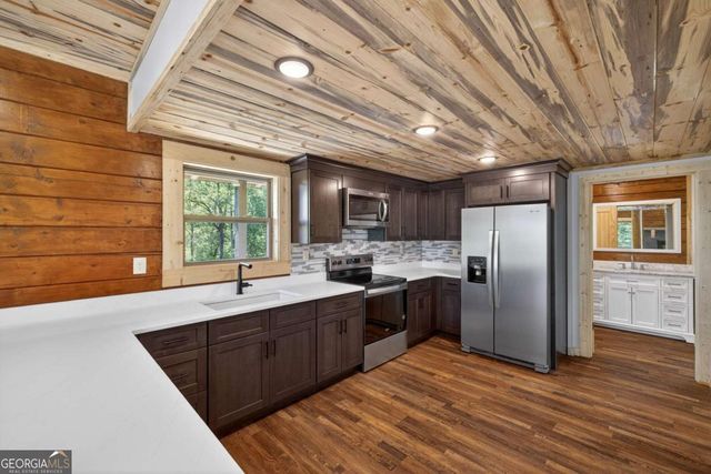 196 N Jakes Landing Way, Ellijay, GA 30540