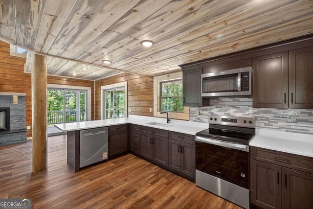 196 N Jakes Landing Way, Ellijay, GA 30540