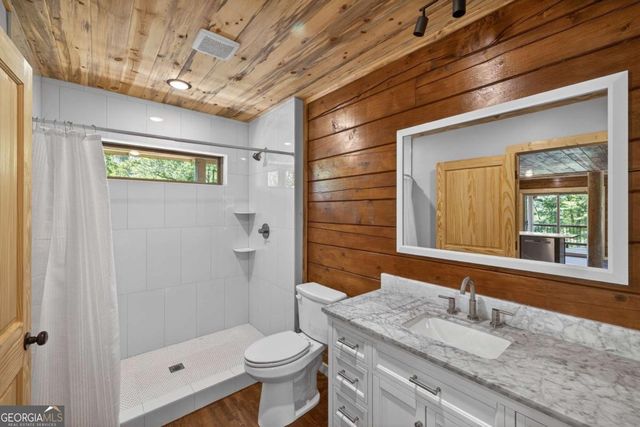 196 N Jakes Landing Way, Ellijay, GA 30540