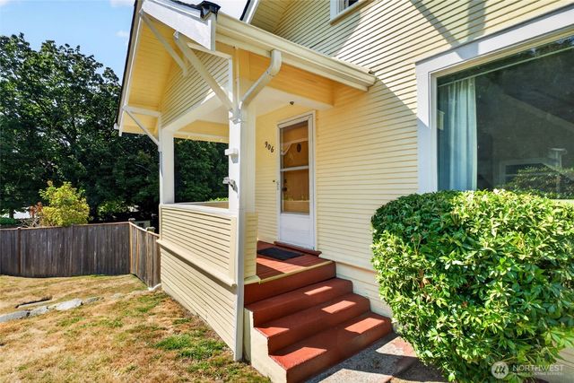 906 SW 130th Street, Burien, WA 98146