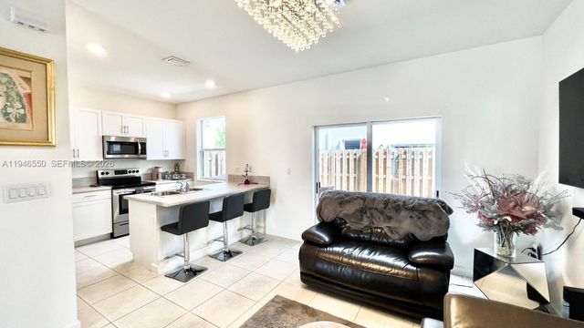 2677 SE 13th Court, Homestead, FL 33035
