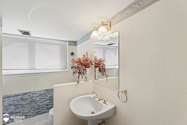 39363 Byers Drive, Sterling Heights, MI 48310