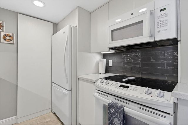 111 Briny Avenue 24-07, Pompano Beach, FL 33062