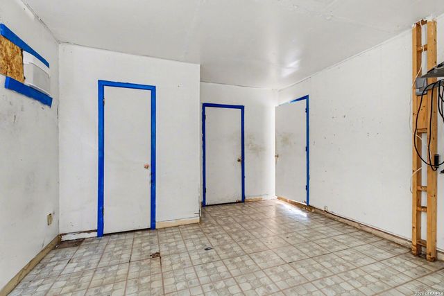 606 Palm Grv, San Antonio, TX 78227