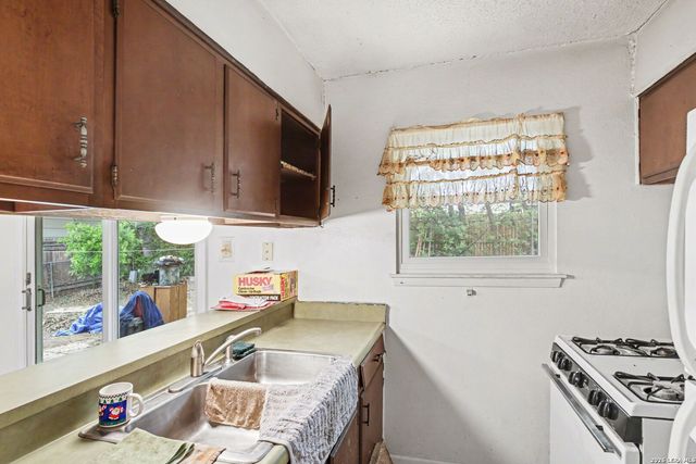 606 Palm Grv, San Antonio, TX 78227