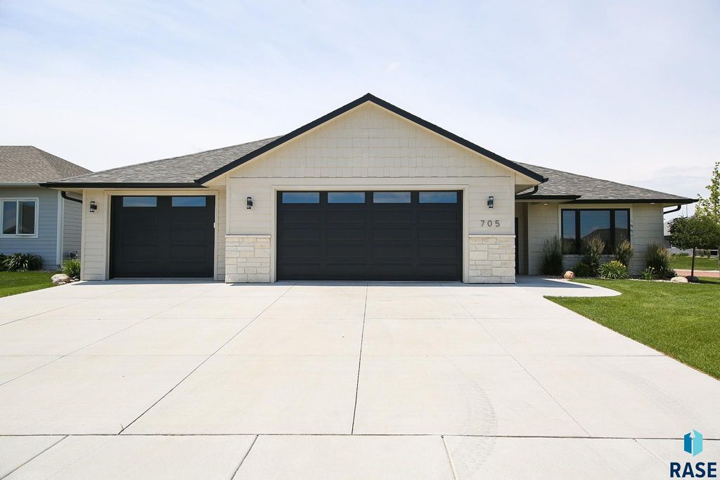 705 Quartzite Cir Circle, Tea, SD 57064