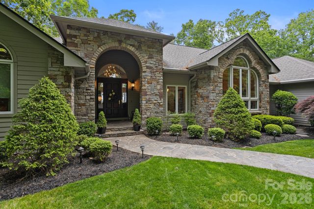 209 Pineholt Lane, Flat Rock, NC 28731