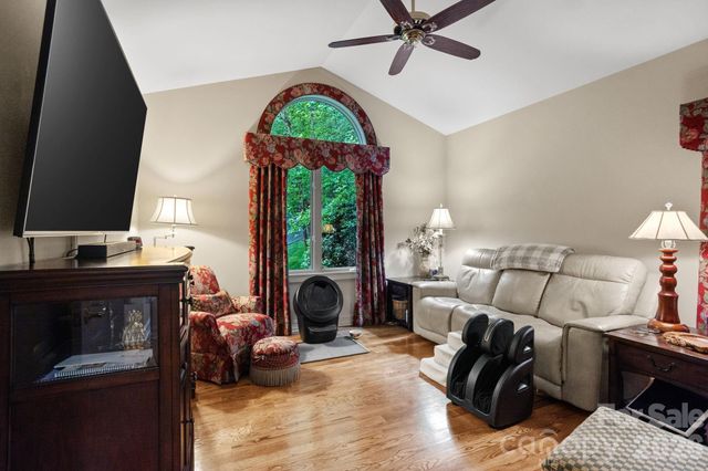 209 Pineholt Lane, Flat Rock, NC 28731