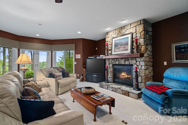 209 Pineholt Lane, Flat Rock, NC 28731