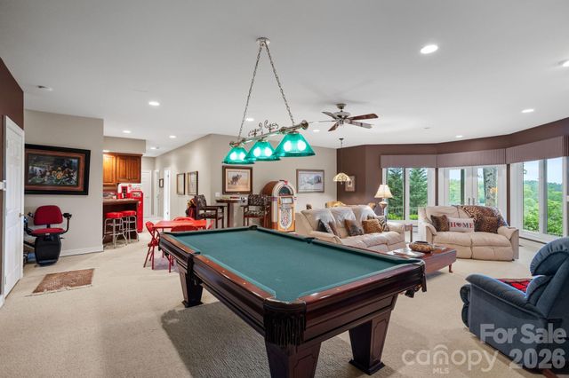 209 Pineholt Lane, Flat Rock, NC 28731
