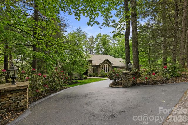 209 Pineholt Lane, Flat Rock, NC 28731
