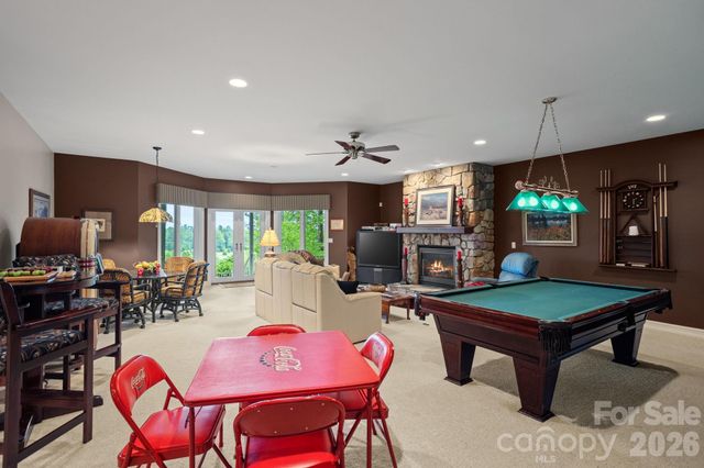 209 Pineholt Lane, Flat Rock, NC 28731