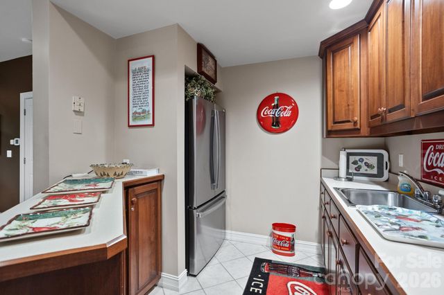 209 Pineholt Lane, Flat Rock, NC 28731