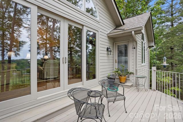 209 Pineholt Lane, Flat Rock, NC 28731