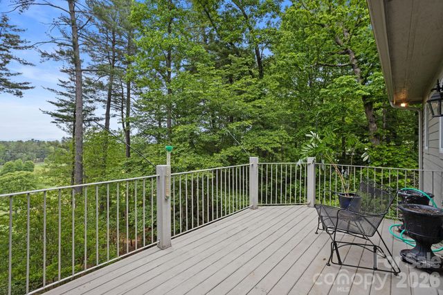 209 Pineholt Lane, Flat Rock, NC 28731