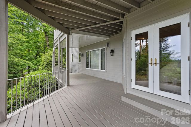 209 Pineholt Lane, Flat Rock, NC 28731