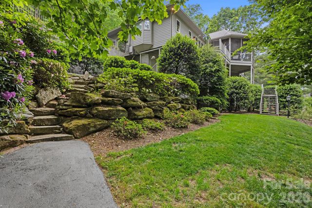 209 Pineholt Lane, Flat Rock, NC 28731