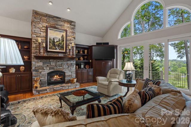 209 Pineholt Lane, Flat Rock, NC 28731