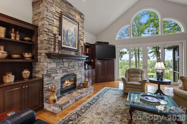 209 Pineholt Lane, Flat Rock, NC 28731