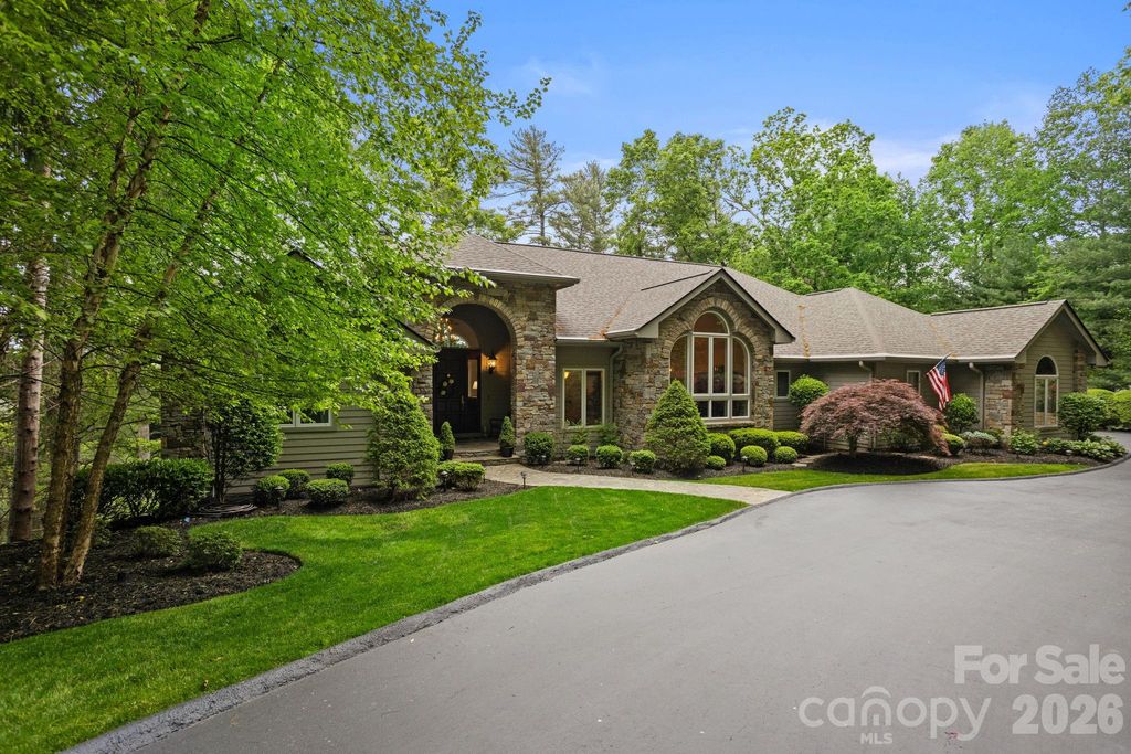 209 Pineholt Lane, Flat Rock, NC 28731