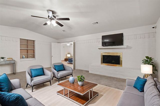 1304 Bradley Court, Cleburne, TX 76033