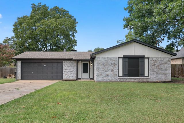 1304 Bradley Court, Cleburne, TX 76033