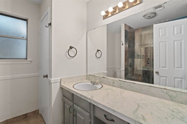 1304 Bradley Court, Cleburne, TX 76033