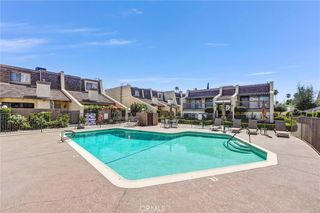 18415 Collins I, Tarzana, CA 91356