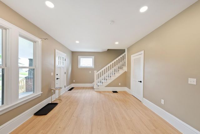 216 N Warren Avenue, Columbus, OH 43204