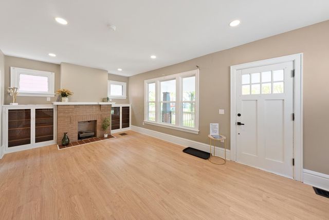 216 N Warren Avenue, Columbus, OH 43204