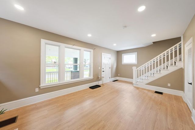 216 N Warren Avenue, Columbus, OH 43204