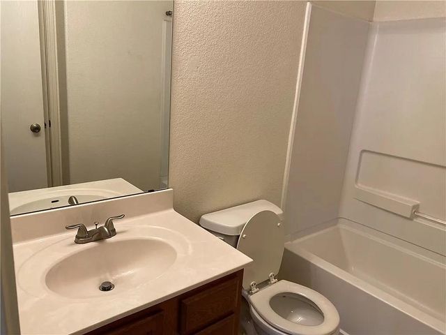 2200 Weiss LN, Georgetown, TX 78626