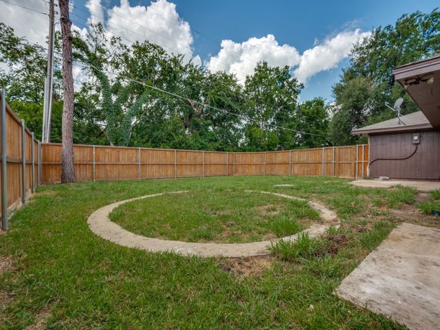 1044 Peach Lane, Desoto, TX 75115