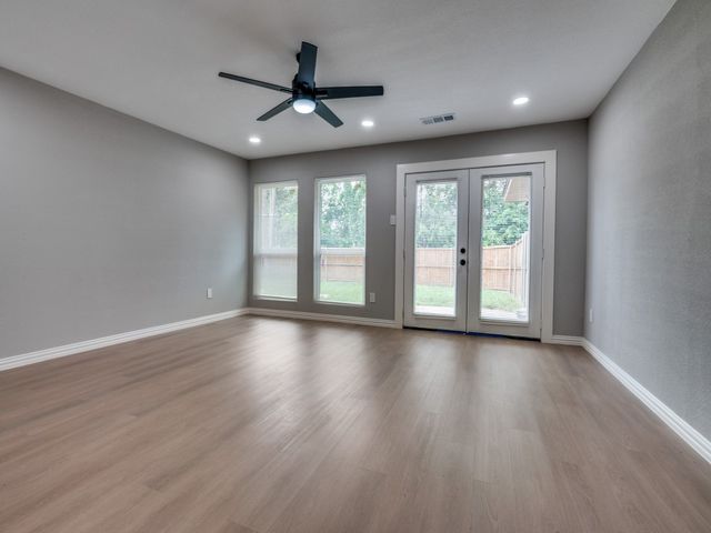 1044 Peach Lane, Desoto, TX 75115