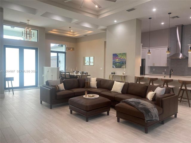 360 13th St SW, Naples, FL 34117